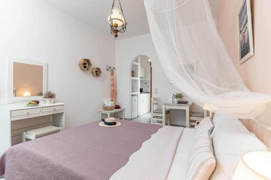 Deluxe Double Room with Side Sea View (7)