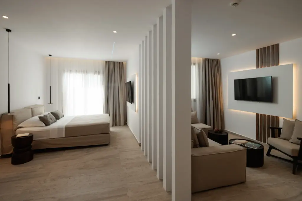 Sphinx Suite with Hot Tub (3)