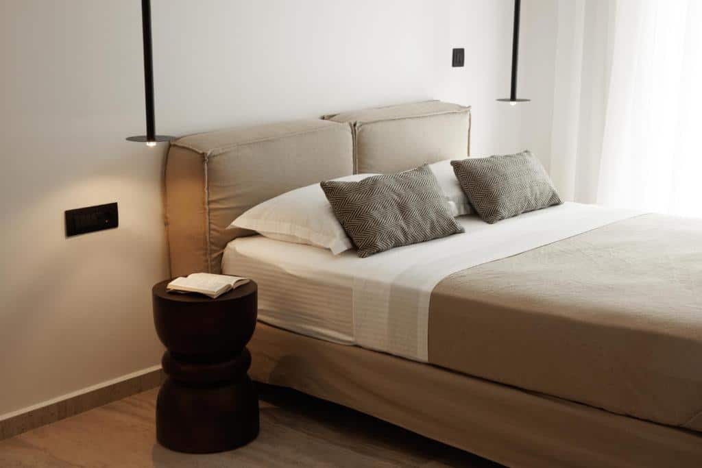 Sphinx Suite with Hot Tub (3)