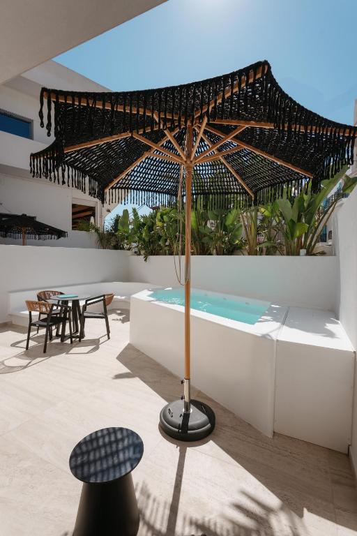 Sphinx Suite with Hot Tub (9)