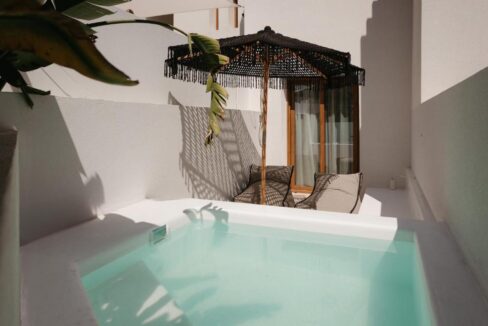 Suite with Hot Tub (3)