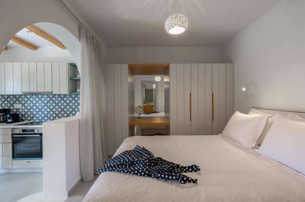 Superior Suite Jacuzzi 702 (1)