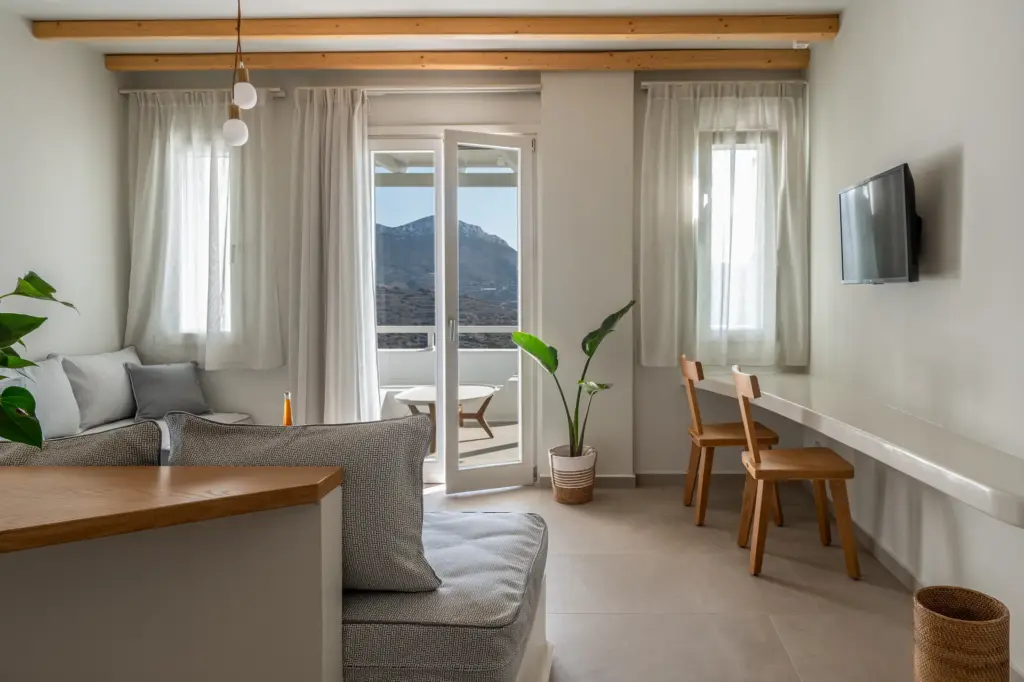 Superior Suite Jacuzzi 703 (2)