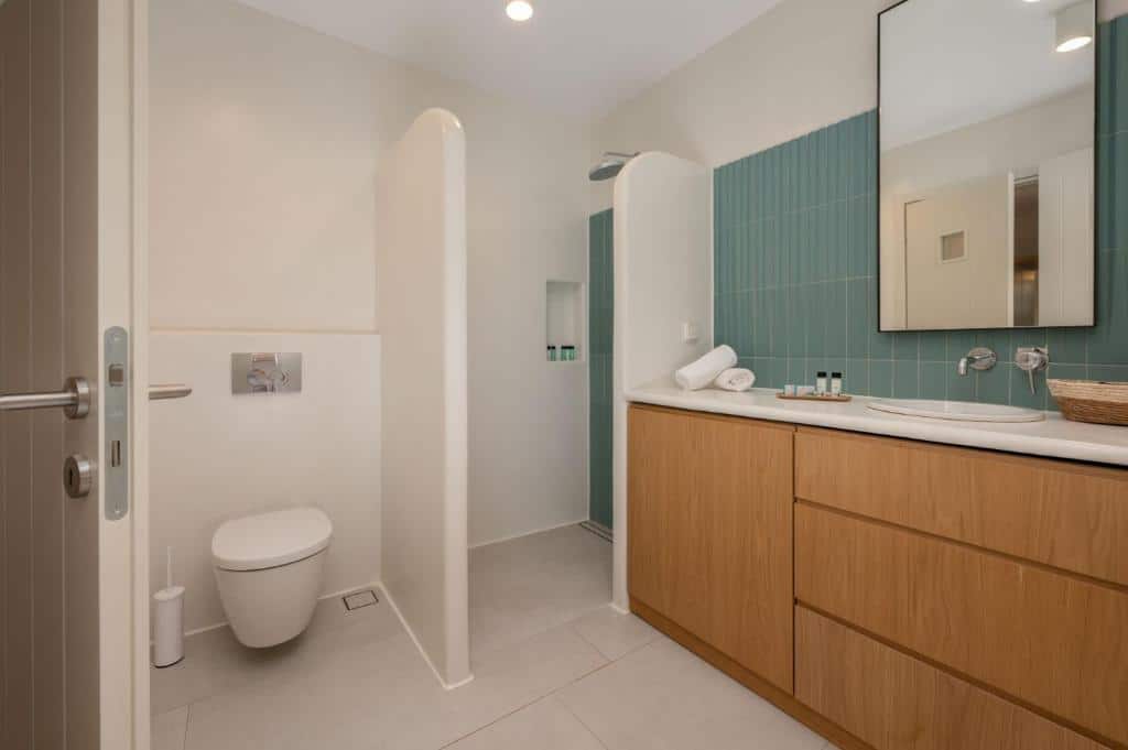 Superior Suite Jacuzzi 703 (6)