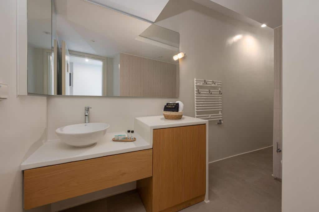 Superior Suite Jacuzzi 705 (1)