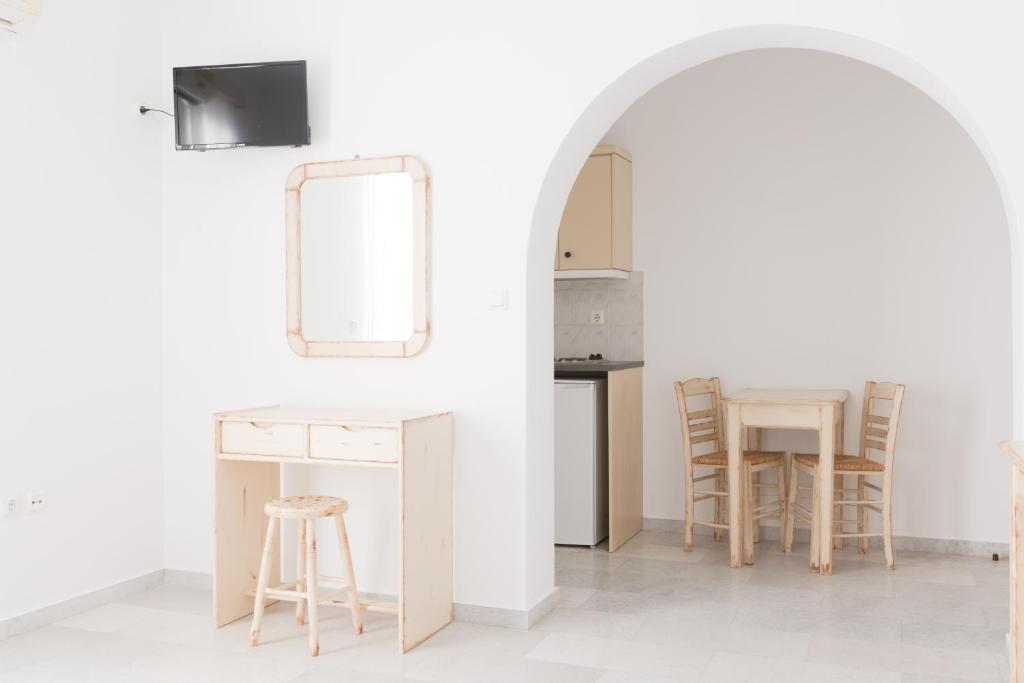 Deluxe Double Room With Balcony (11)