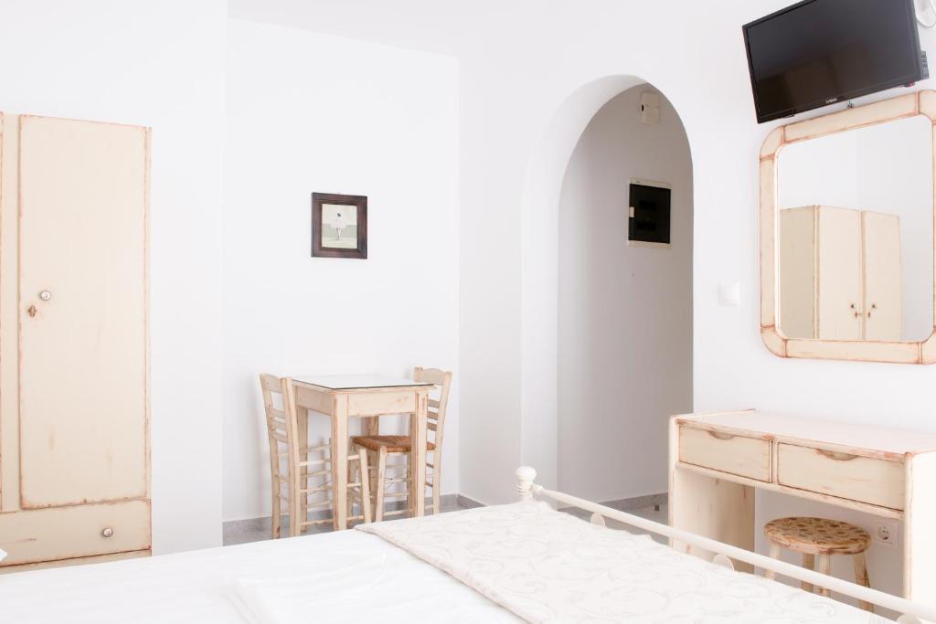 Deluxe Double Room With Balcony (4)