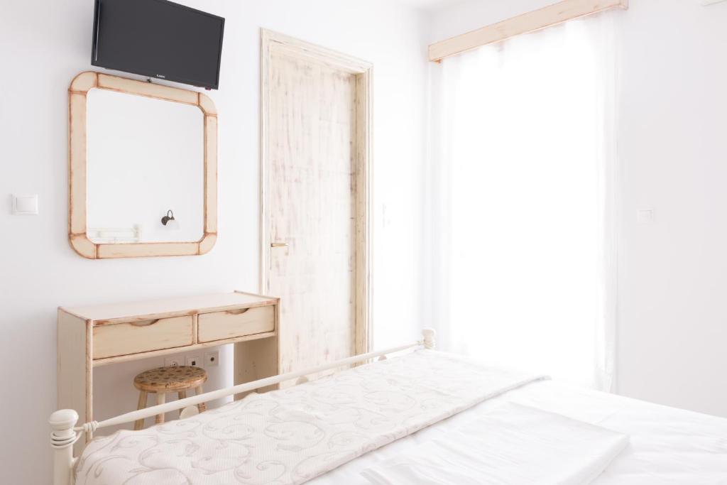 Deluxe Double Room With Balcony (5)