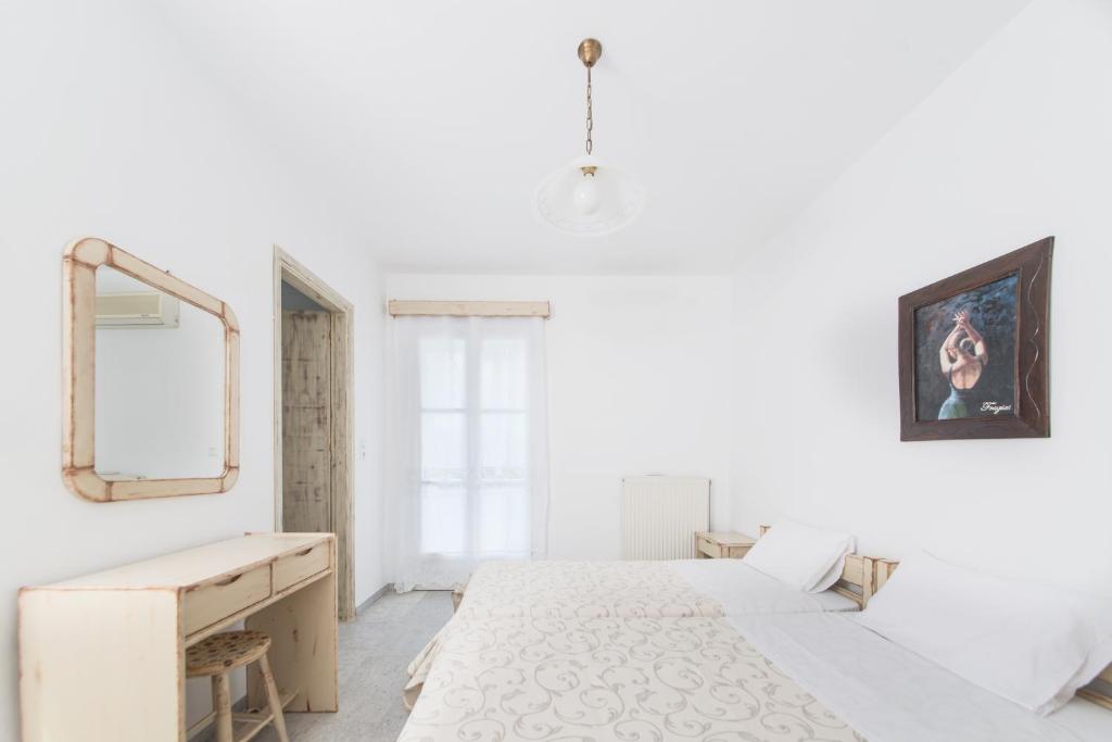 Deluxe Double Room With Balcony (7)