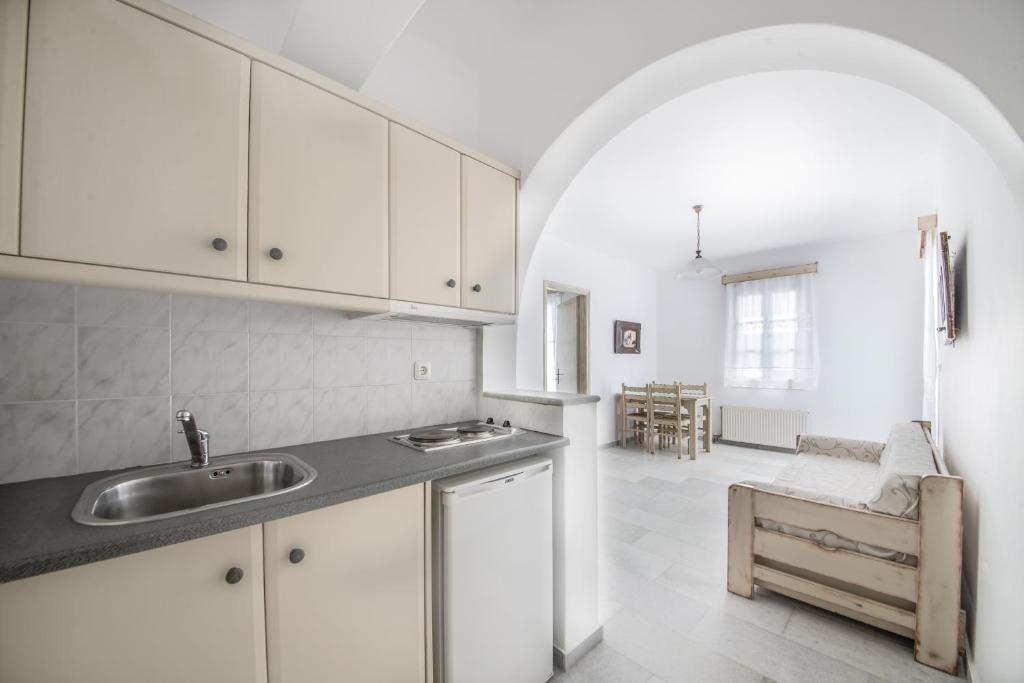 Deluxe One Bedroom Apartment With City View (3)