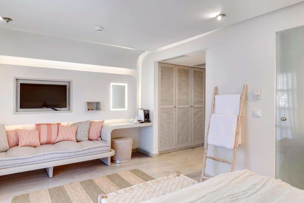 Double or Twin Garden view room (4)