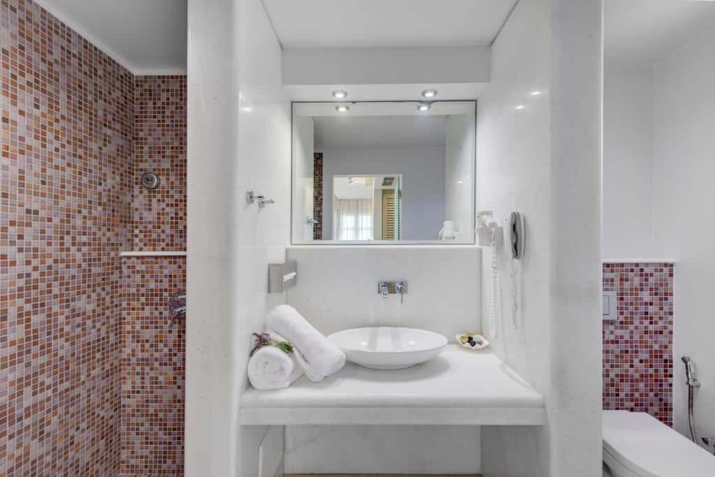 Double or Twin Garden view room (7)