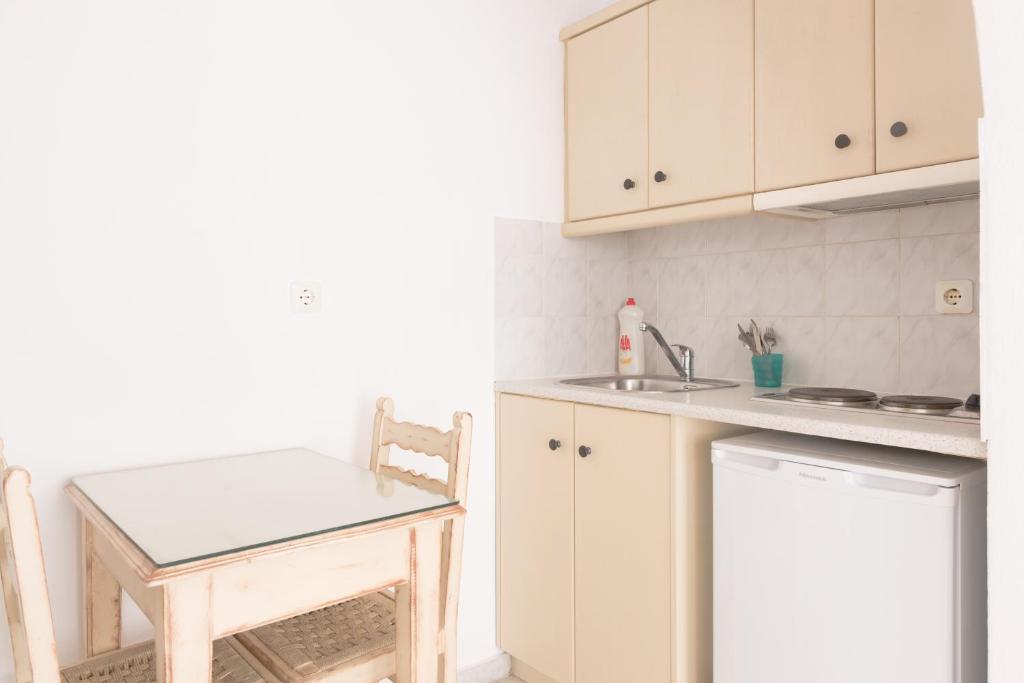 Economy Double Room (4)