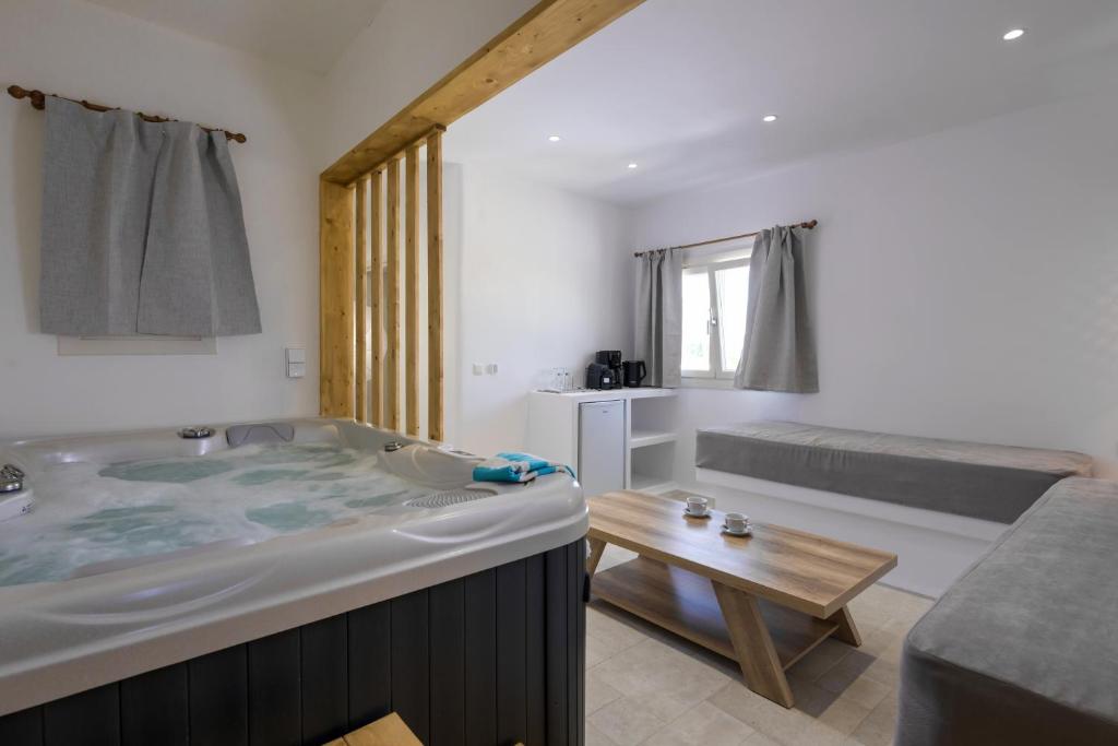 Stone Whisper Apartments (7)