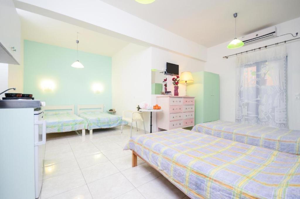 Quadruple Room Celeste (3)
