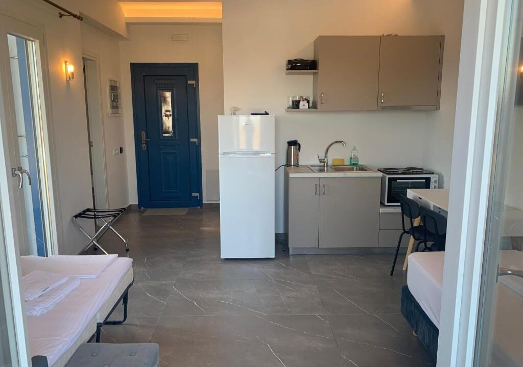 Apartment with Sea View (2)