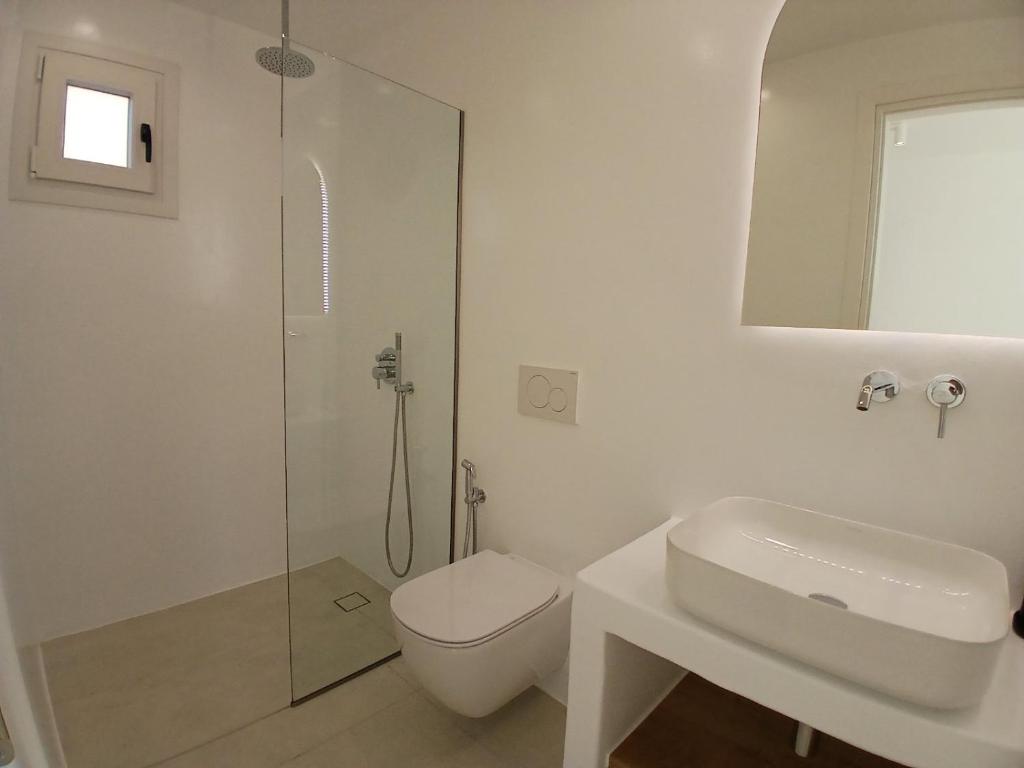 Deluxe Suite with Sea View (2)
