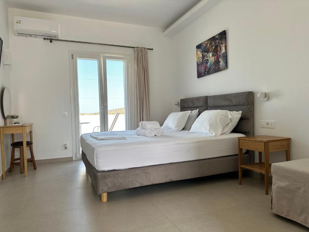 Double or Twin Room with Terrace (33)