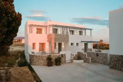 Blue Cyclades Villas – Villa KOOKI – Deluxe 3 Bedrooms Villa with Private Pool