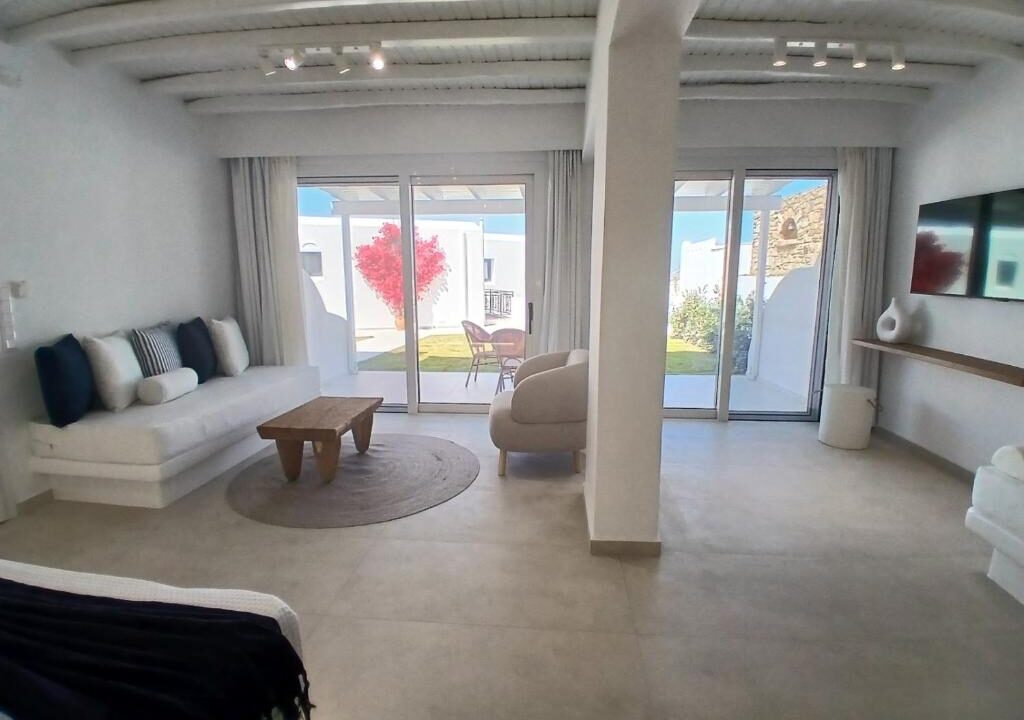 Superior Suite with Garden View (1)
