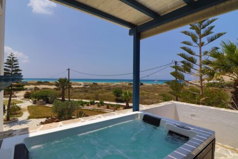 Deluxe Suite with Outdoor Jacuzzi (12)