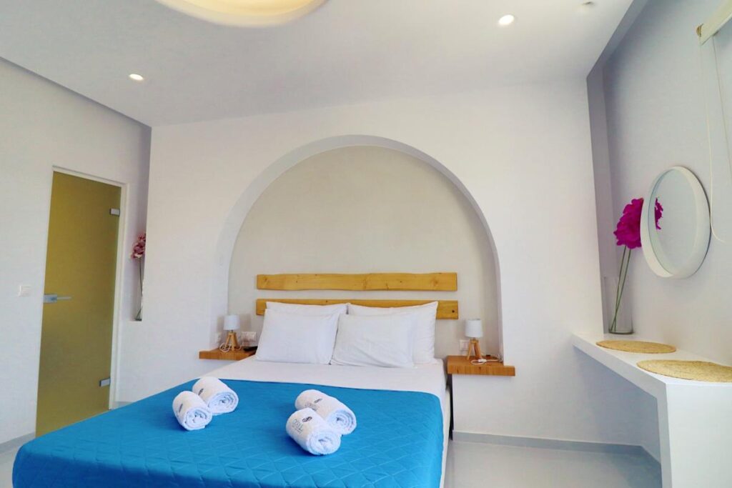 Deluxe Suite with Outdoor Jacuzzi (14)