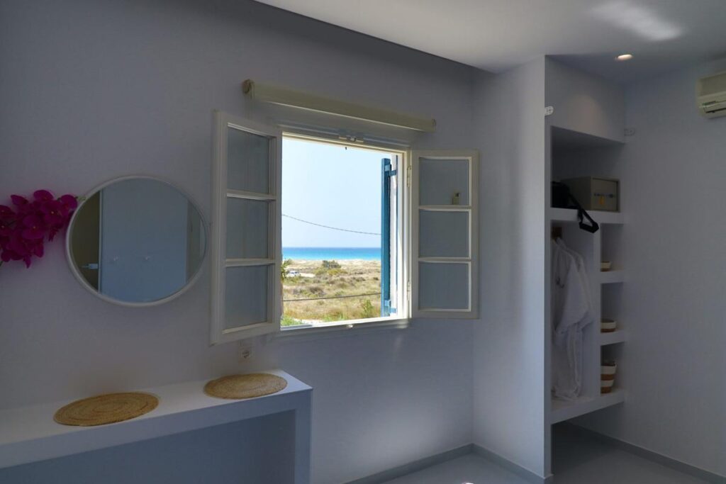 Deluxe Suite with Outdoor Jacuzzi (16)