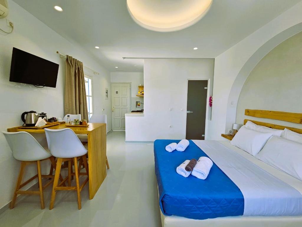 Deluxe Suite with Outdoor Jacuzzi (8)