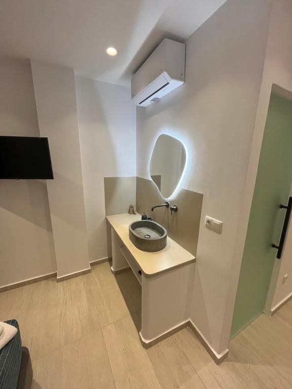 Junior Suite with Pool View (8)