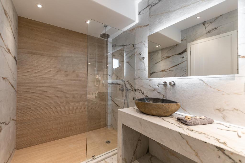 Executive 2 Bedroom Suite With Private Pool And Sea View (6)