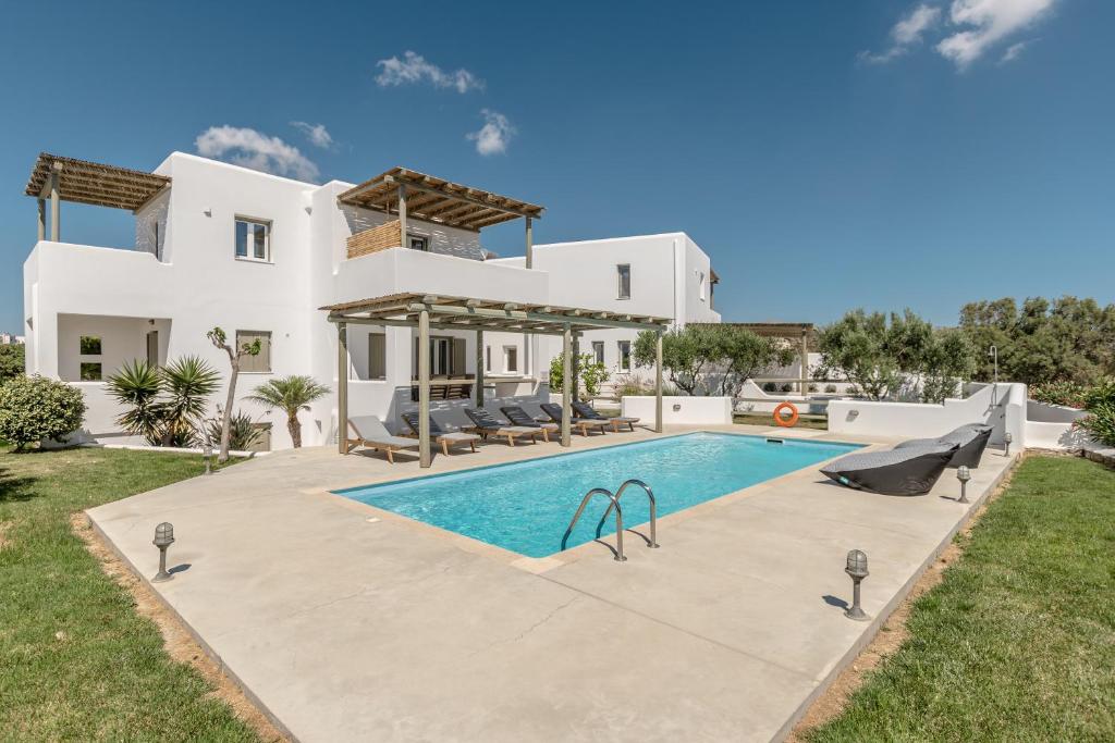 Grand 3 Bedroom Suite With Private Pool And Garden Aria (13)
