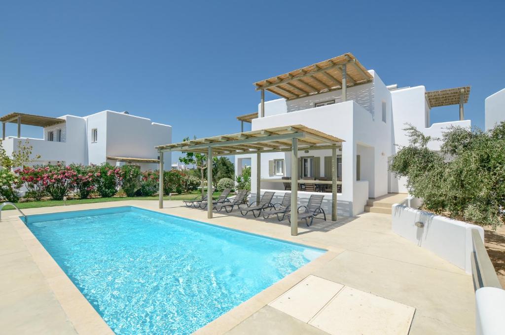 Grand 3 Bedroom Suite With Private Pool And Garden Aria (15)