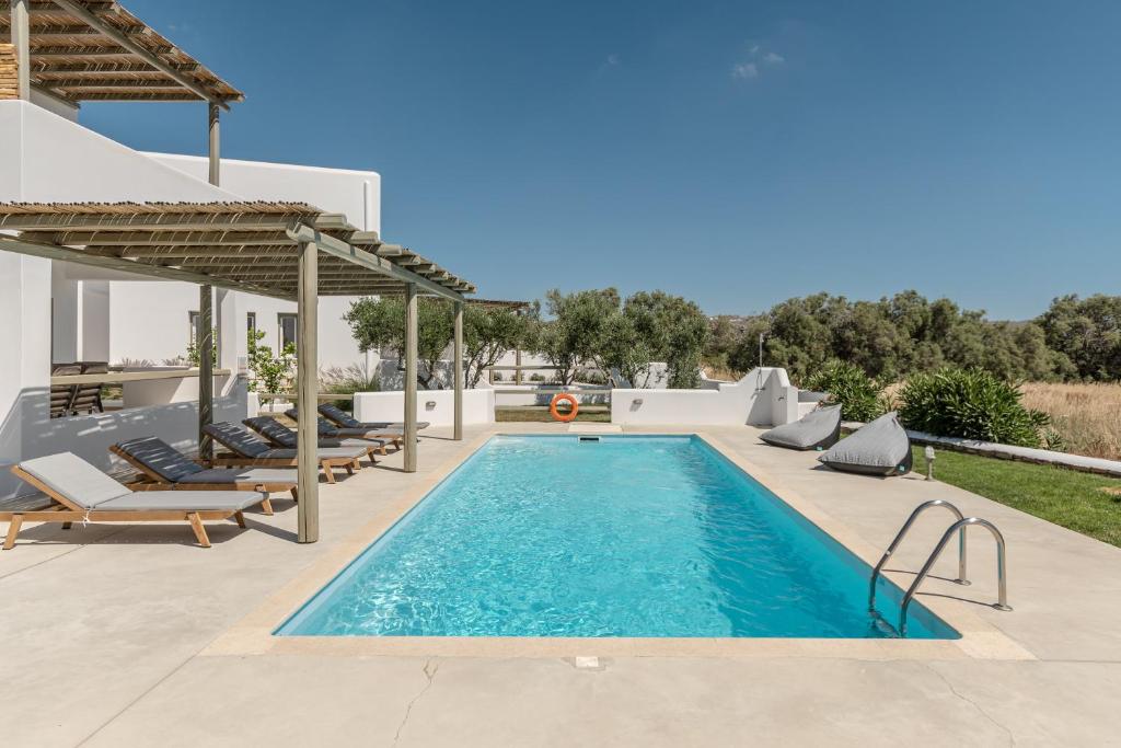 Grand 3 Bedroom Suite With Private Pool And Garden Aria (20)