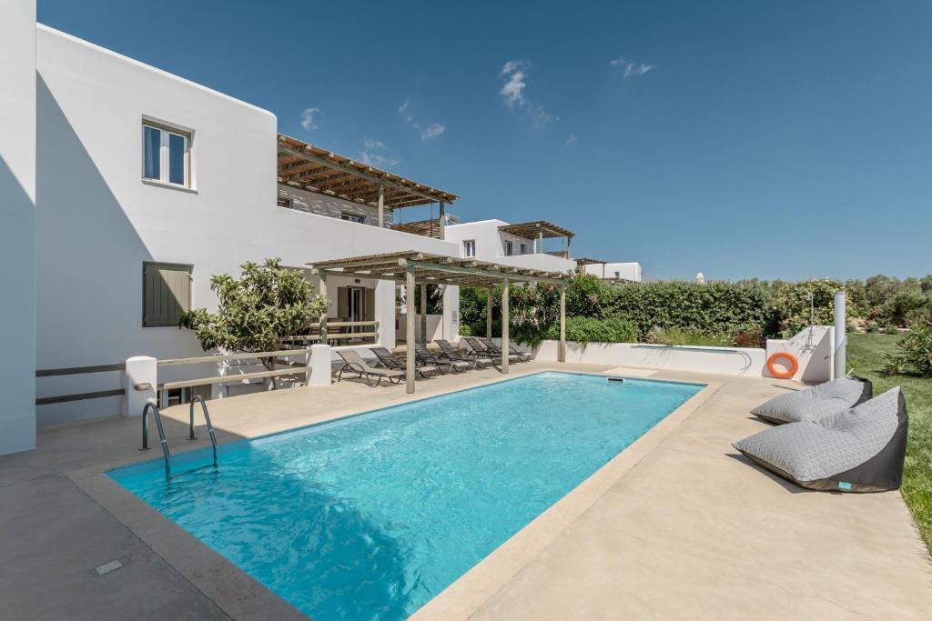 Grand 3 Bedroom Suite With Private Pool And Garden Aria (28)