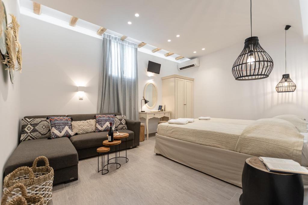 Grand 3 Bedroom Suite With Private Pool And Garden Aria (32)