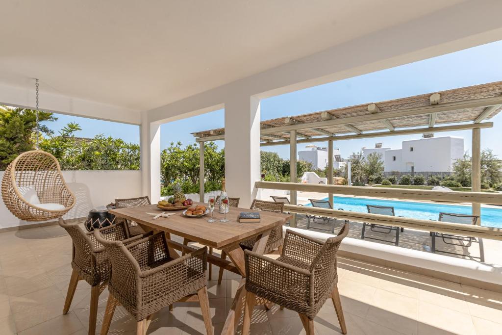Grand 3 Bedroom Suite With Private Pool And Garden Aria (8)