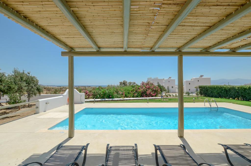 Grand 3 Bedroom Suite With Private Pool And Garden Aria (9)
