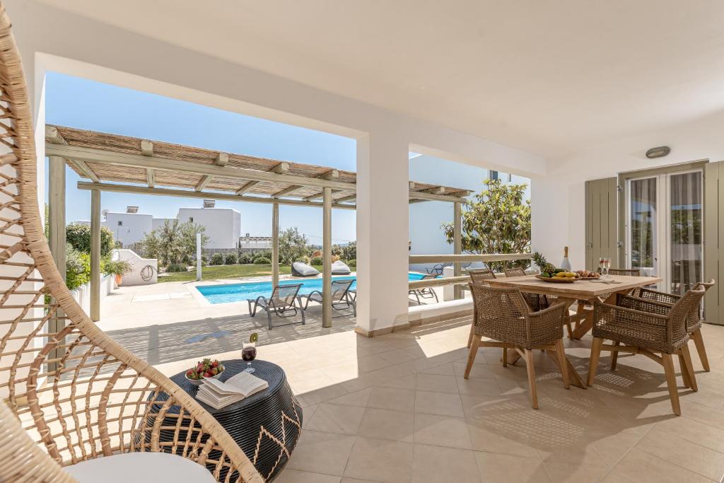 Grand 5 Bedroom Villa With Private Pool And Hot Tub (18)