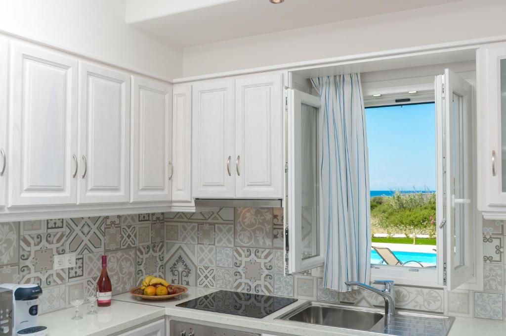 Grand 5 Bedroom Villa With Private Pool And Hot Tub (37)