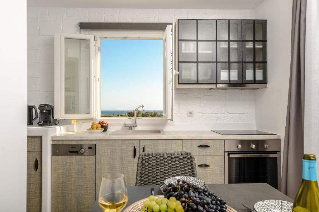 Premium 1 Bedroom Suite With Hot Tub And Sea View (4)