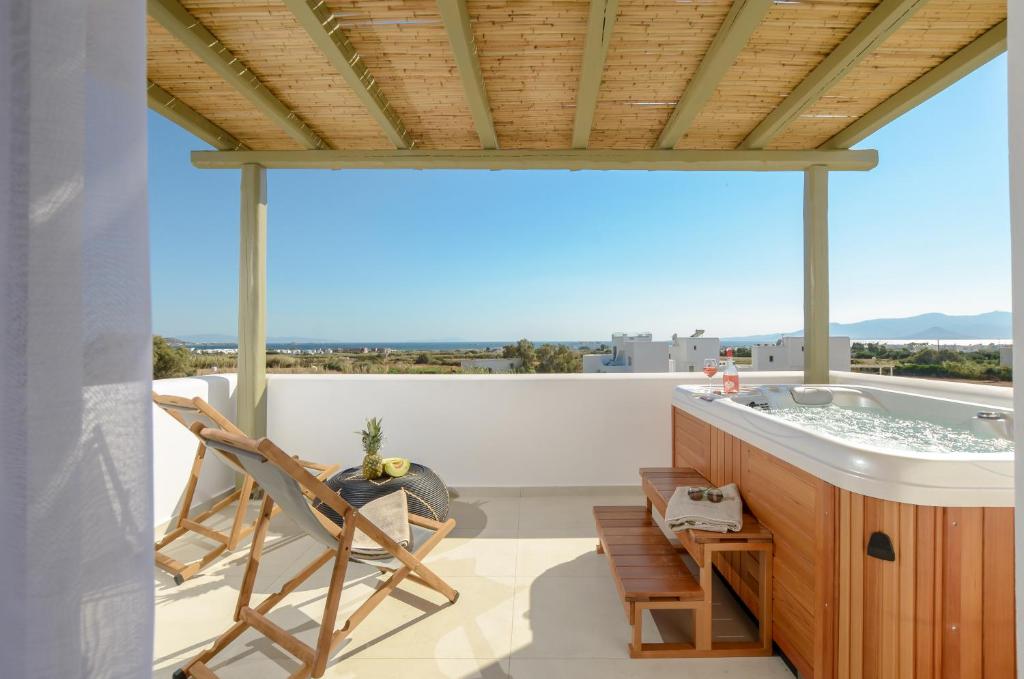 Premium 1 Bedroom Suite With Hot Tub And Sea View (5)