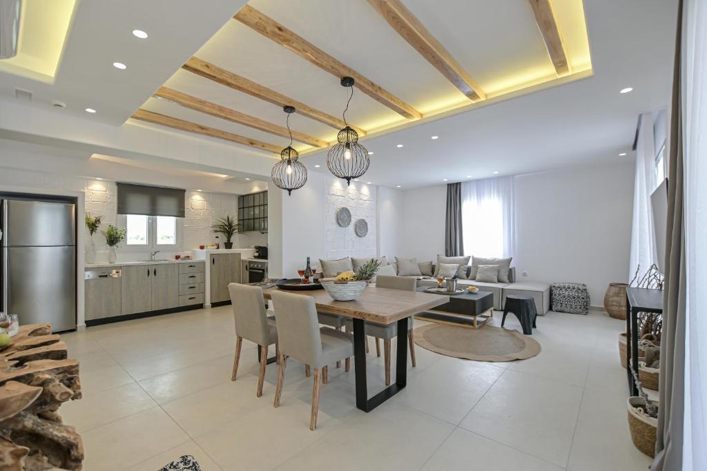 Premium 2 Bedroom Suite With Hot Tub And Sea View (8)