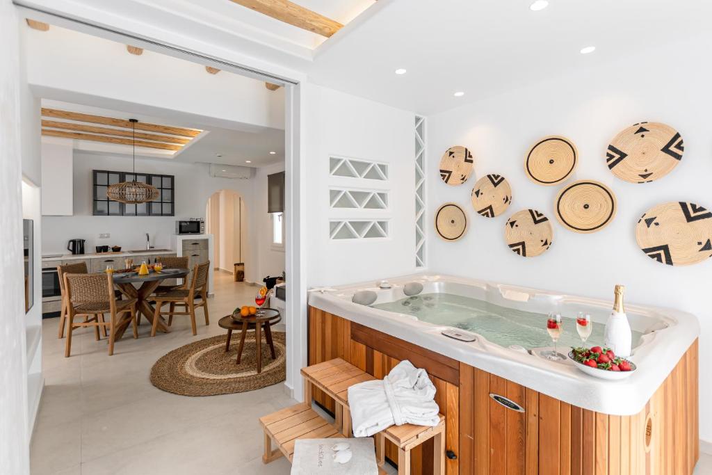 Romantic Honeymoon Suite With Hot Tub And Sea View (6)